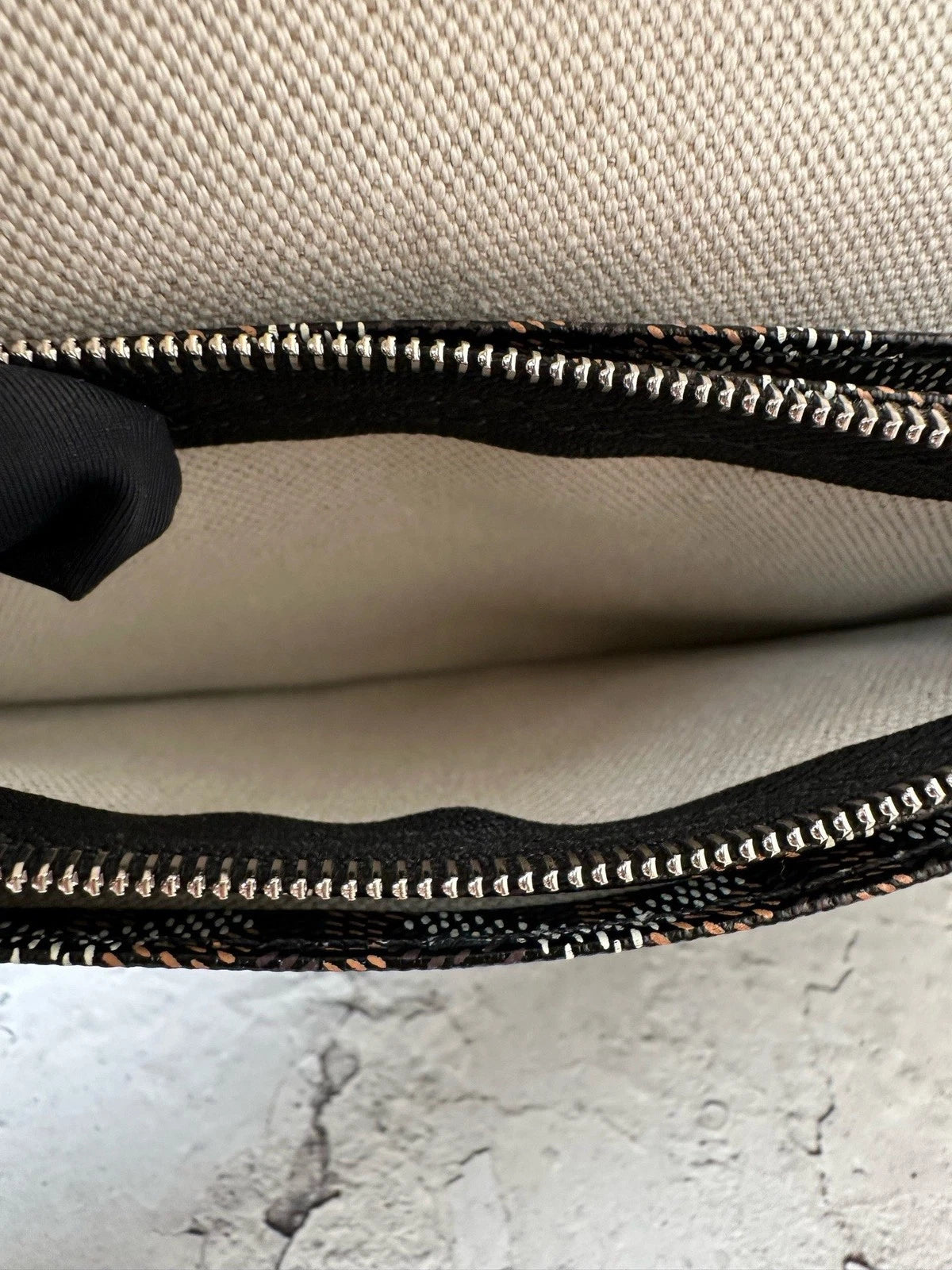 Excellent Goyard Plumet Y Monogram Canvas Clutch Crossbody Silver Hardware