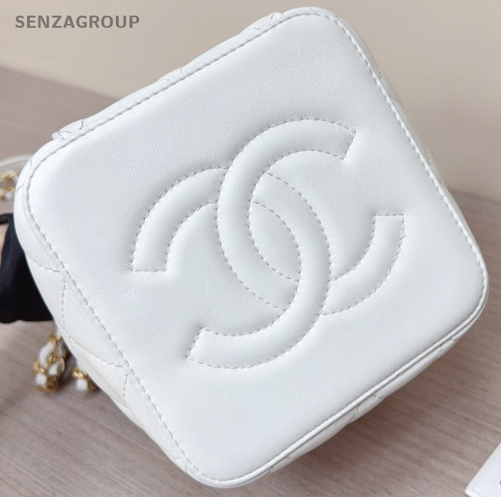 Chanel Diamond Pattern Chain Top Hand Shoulder Bag White Gold Used Women Classic