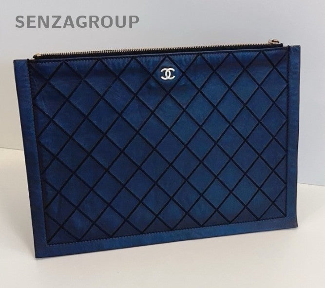 CHANEL Diamond pattern Black Clutch