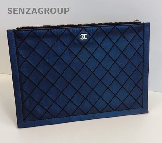 CHANEL Diamond pattern Black Clutch