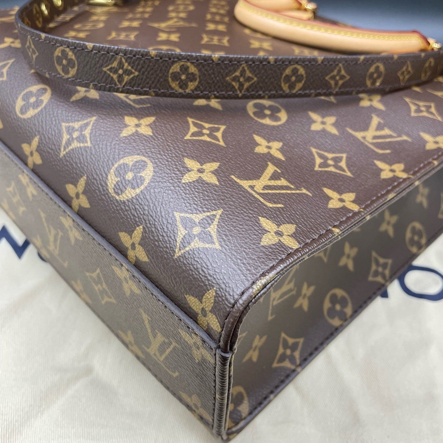 Louis Vuitton Monogram Tote GM Top Handle Crossbody Brown Gold Women Classic