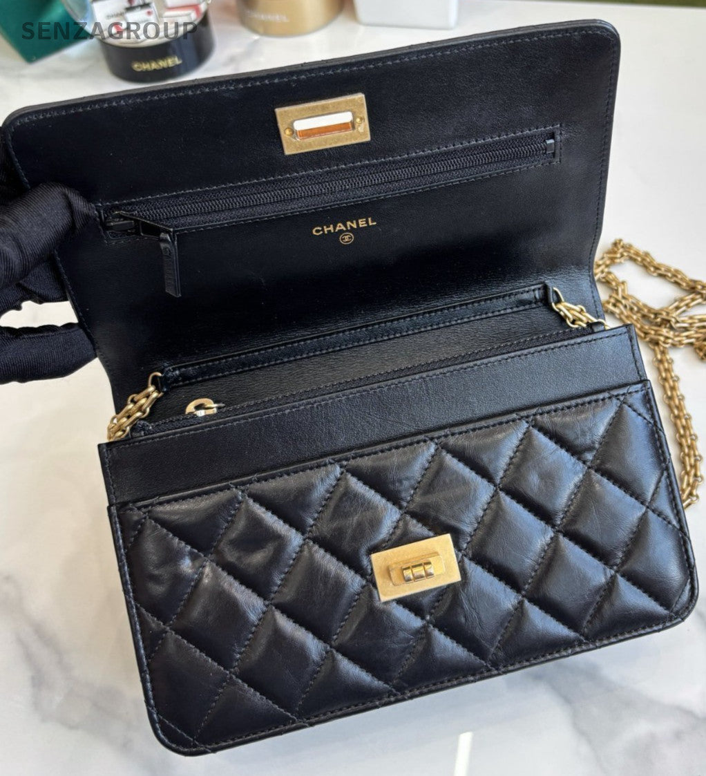 CHANEL 2.55 Black gold woc Shoulderbag Crossbody