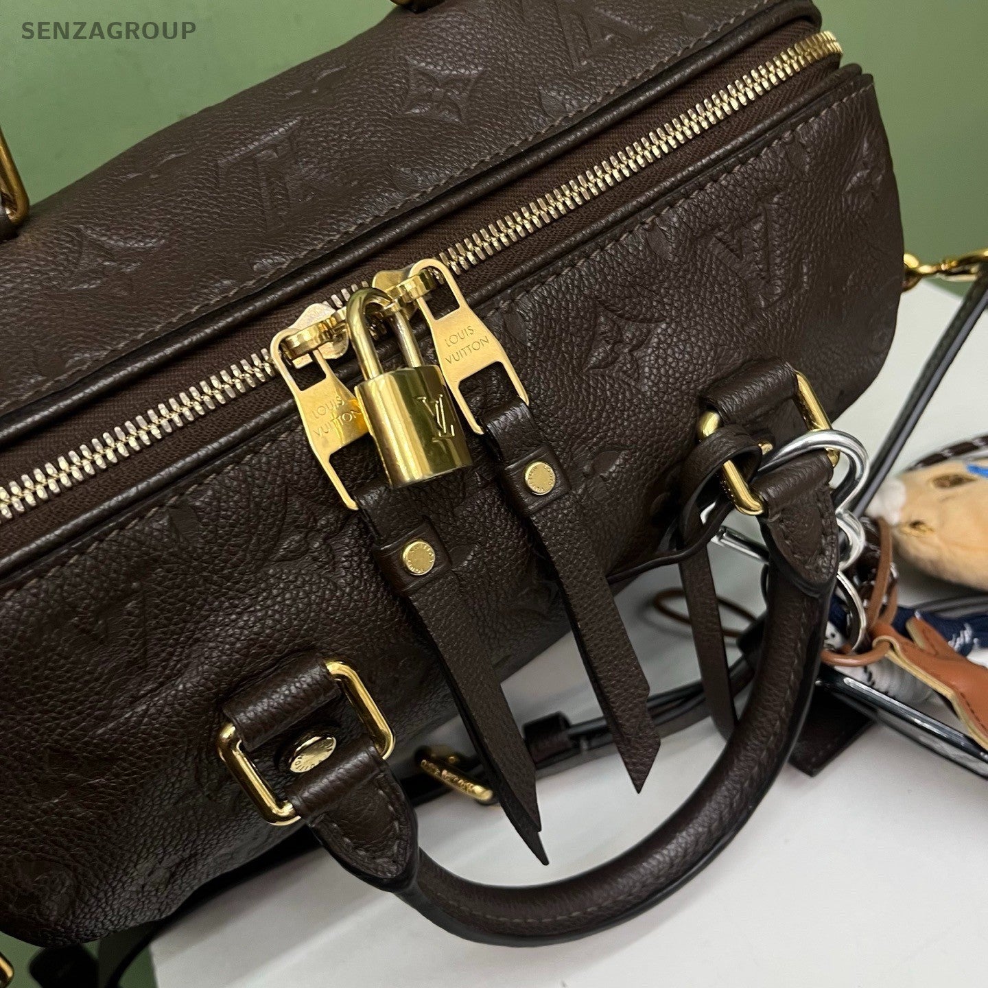 Louis Vuitton Speedy25 Monogram Top Handle Bag Crossbody Black Gold Used Women