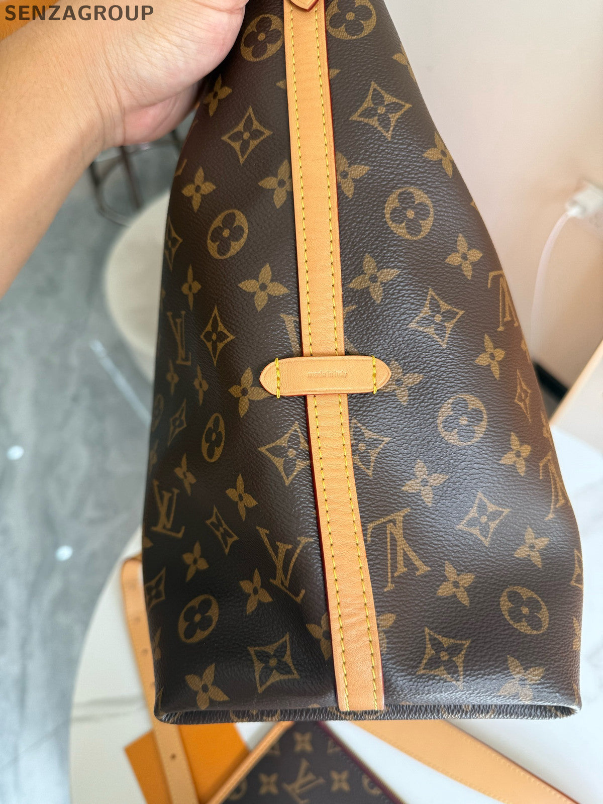 Louis Vuitton Carryall MM Monogram Shoulder Bag - Brown Classic Women's