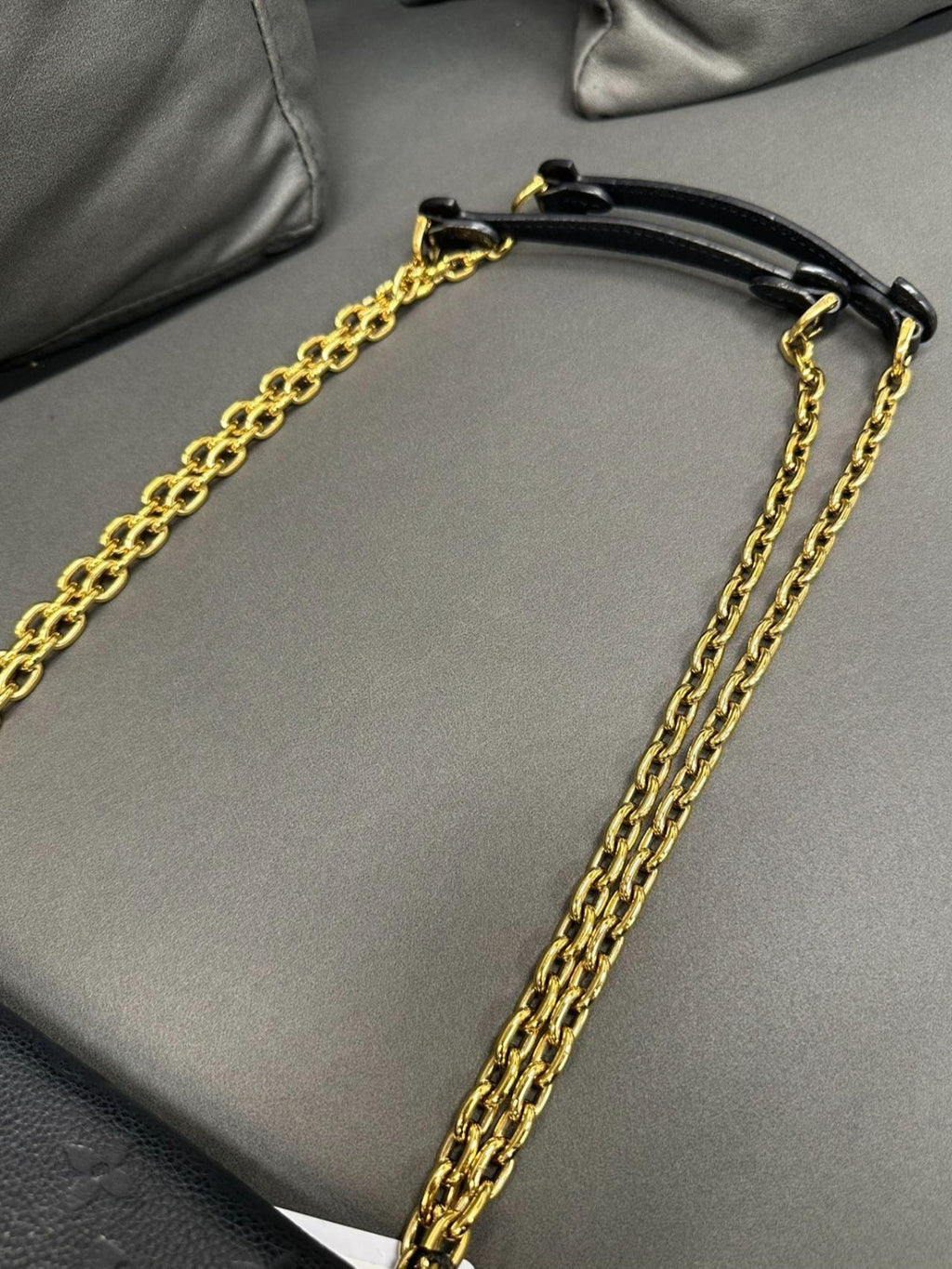 SJ0001 LV Vavin black leather