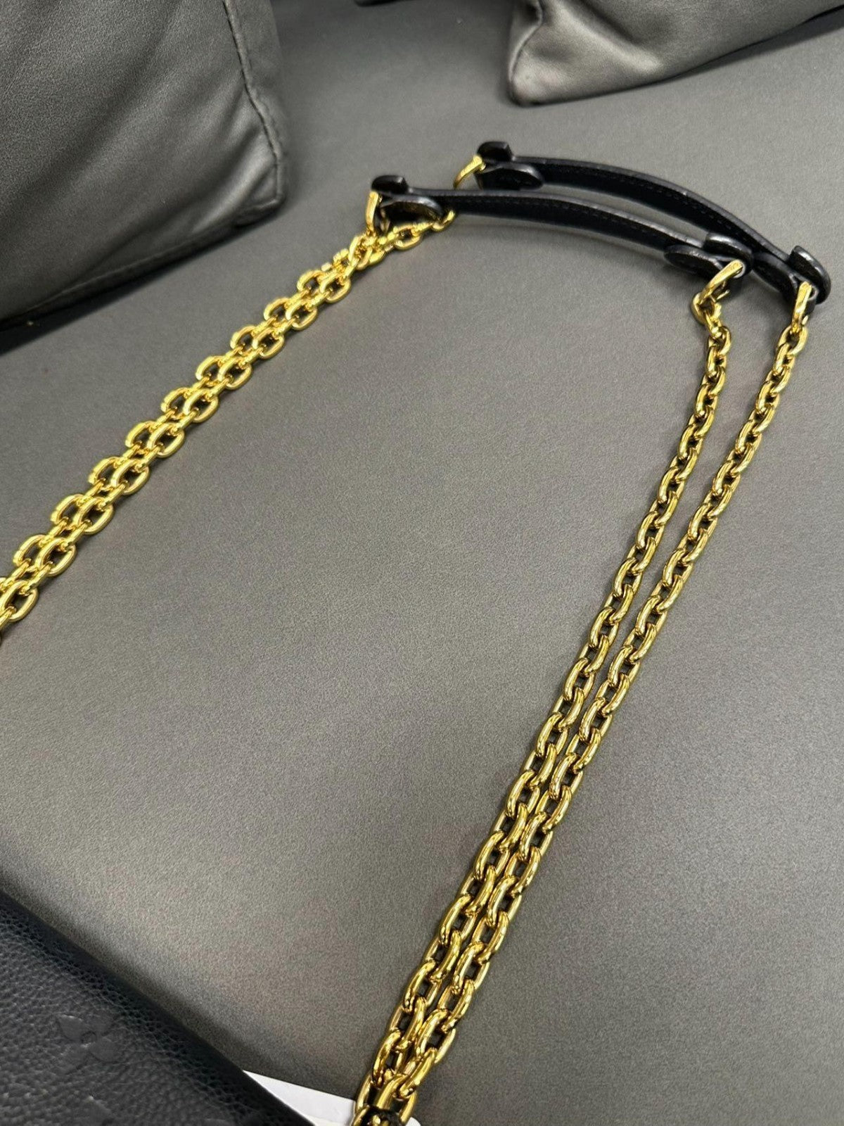 SJ0001 LV Vavin black leather