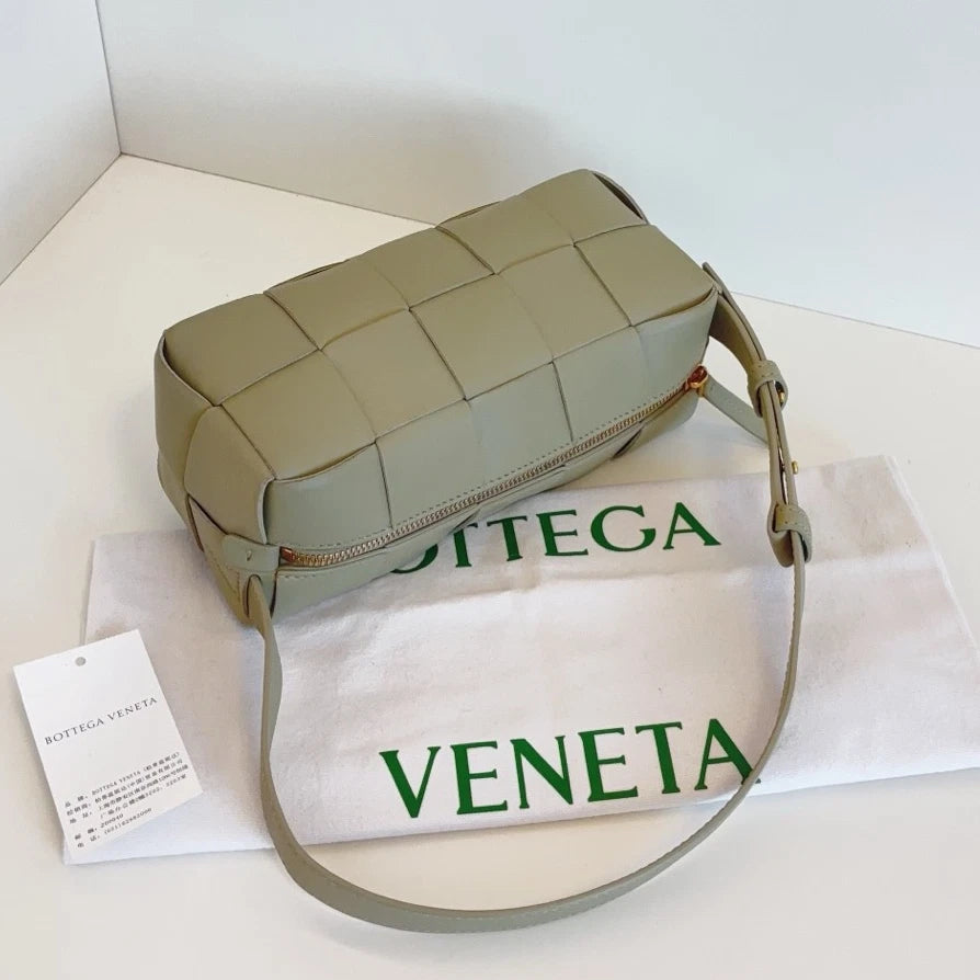 Bottega Veneta Brick Cassette Calfskin Shoulder Bag Green Women Fashion