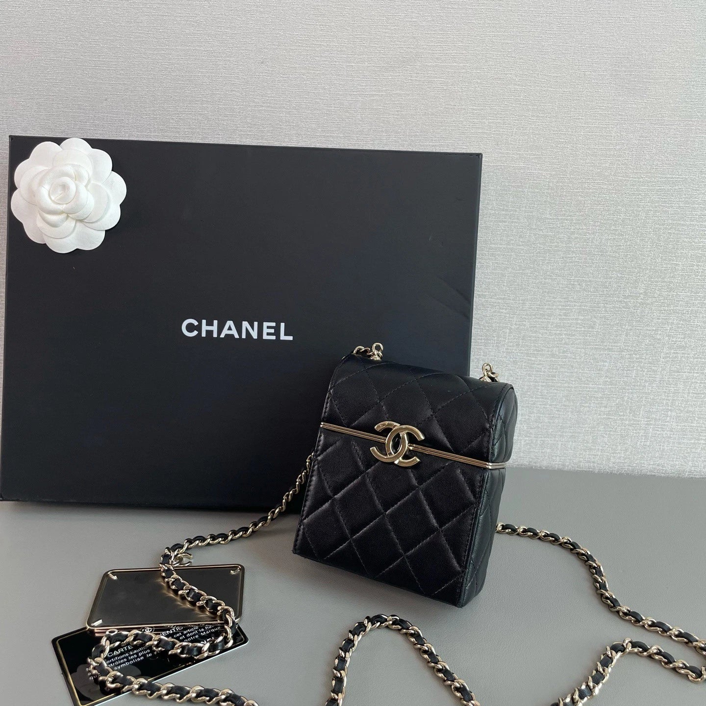 Chanel Diamond Chain Shoulder Crossbody Bag Black Gold Hardware Women