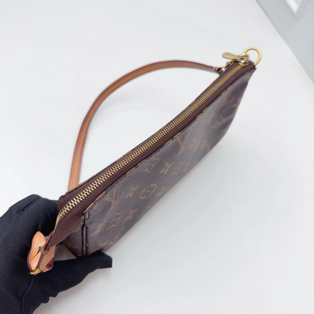Louis Vuitton Pochette Accessoires Monogram Canvas Shoulder Bag Brown GHW