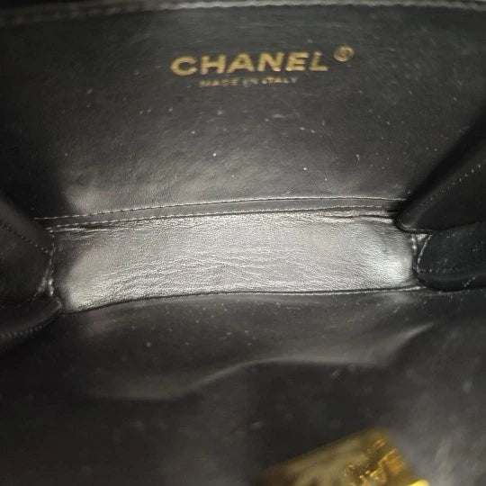 Pre-owned CHANEL 22S Black Gold Calfskin Top Handle Camera Bag For Women