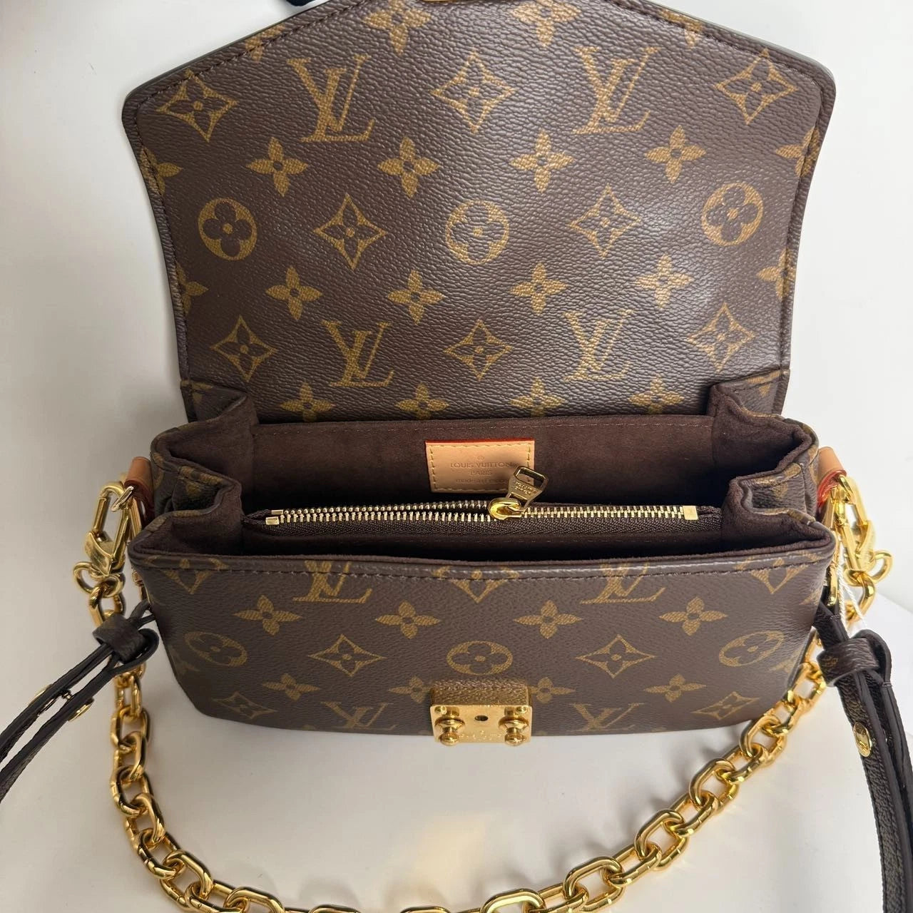 SJ0001 Louis Vuitton Metis east west monogram Z