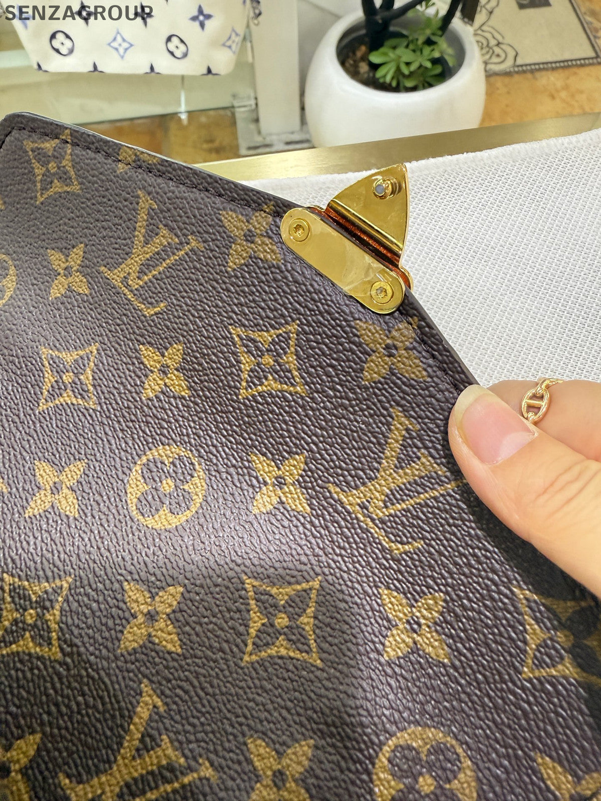 Louis Vuitton Monogram Pochette Metis Crossbody Bag Classic Women's
