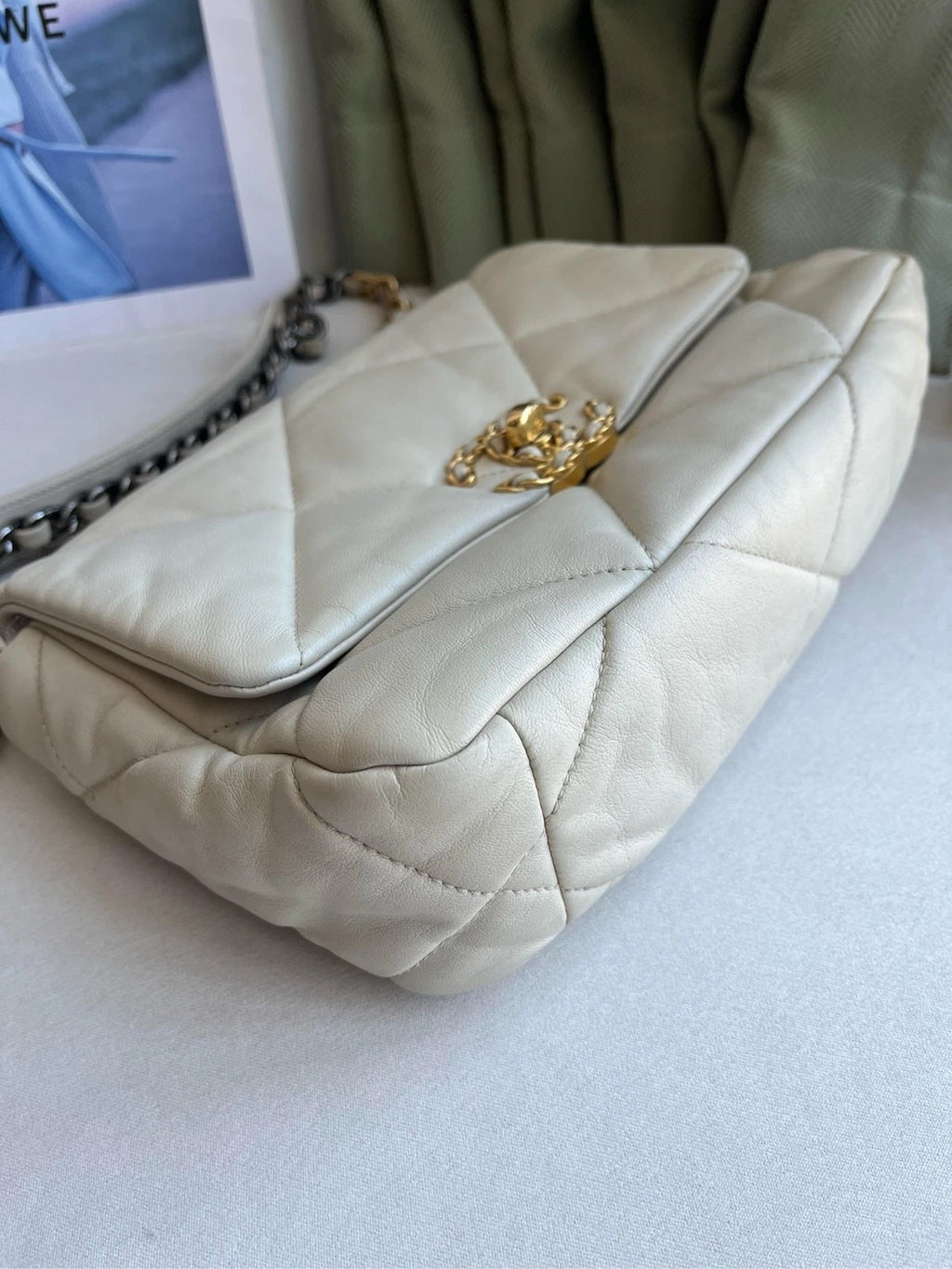 CHANEL Ivory 19Bag Shoulder Crossbody Bag For Women