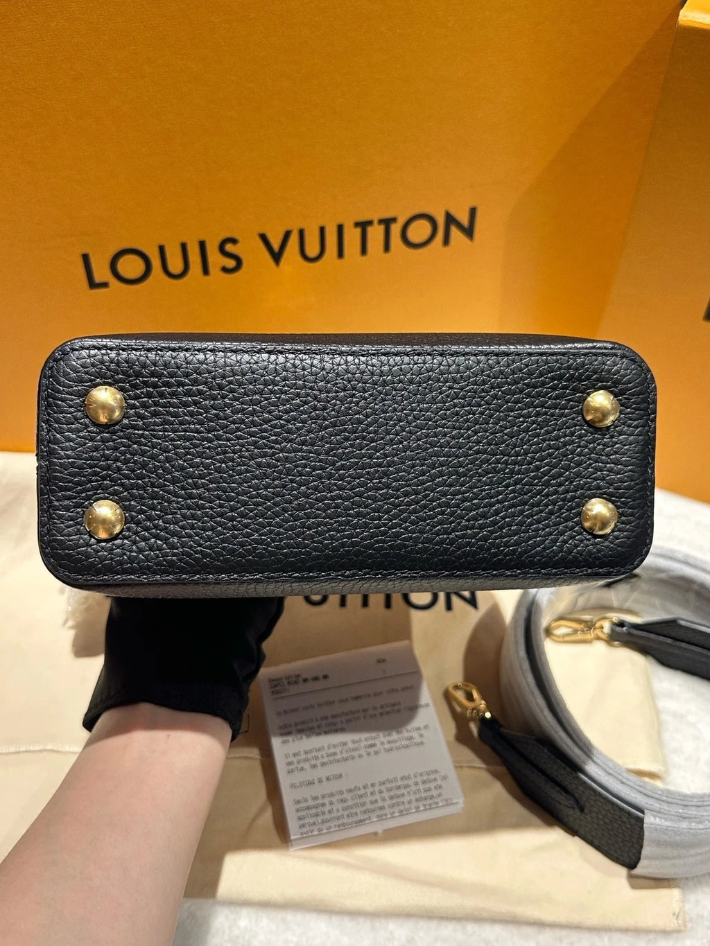 Louis Vuitton Capucines Black Shoulder Bag Excellent