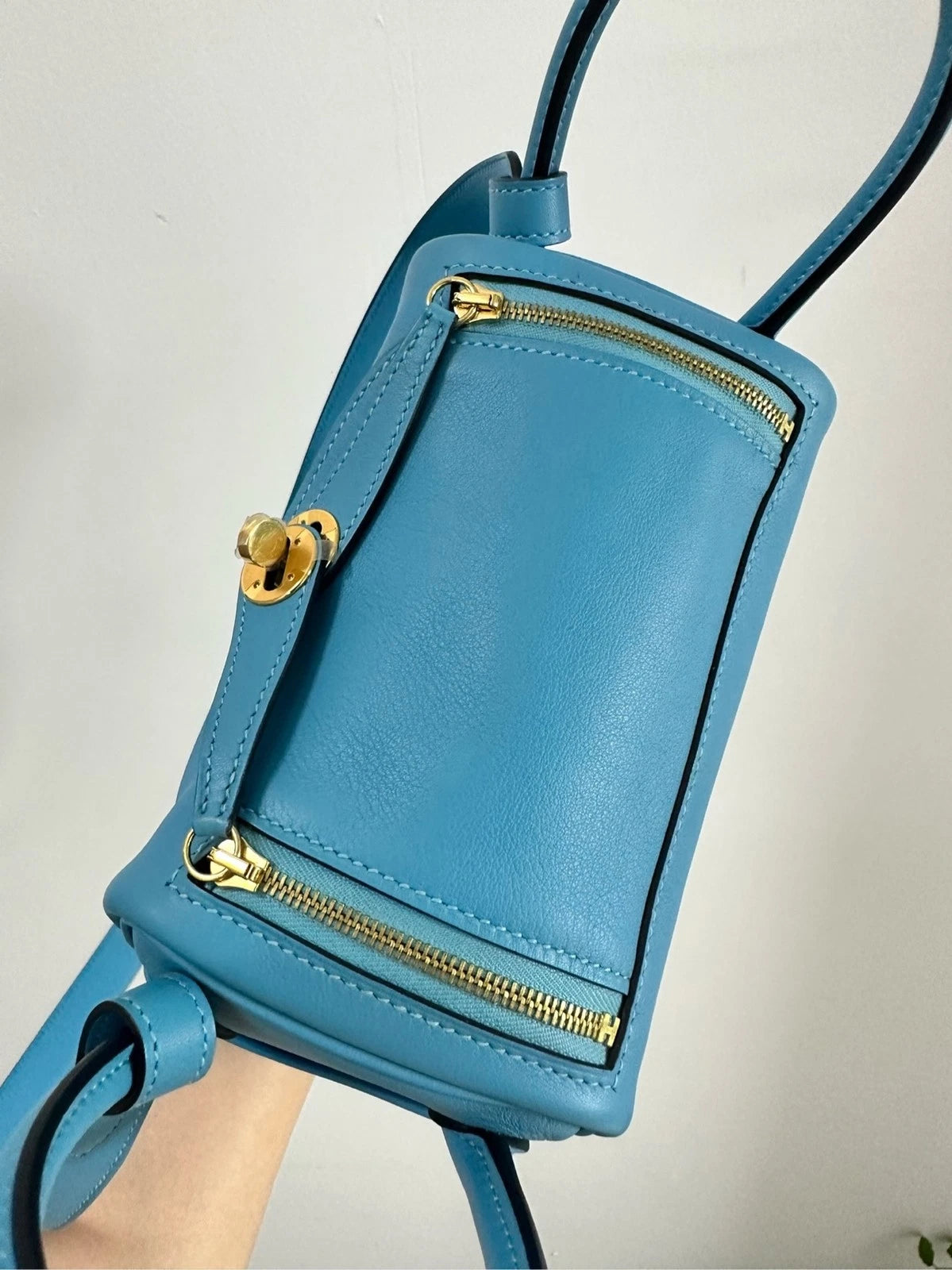 Hermes Mini Lindy Swift Calfskin Women Top Handle Crossbody Bag