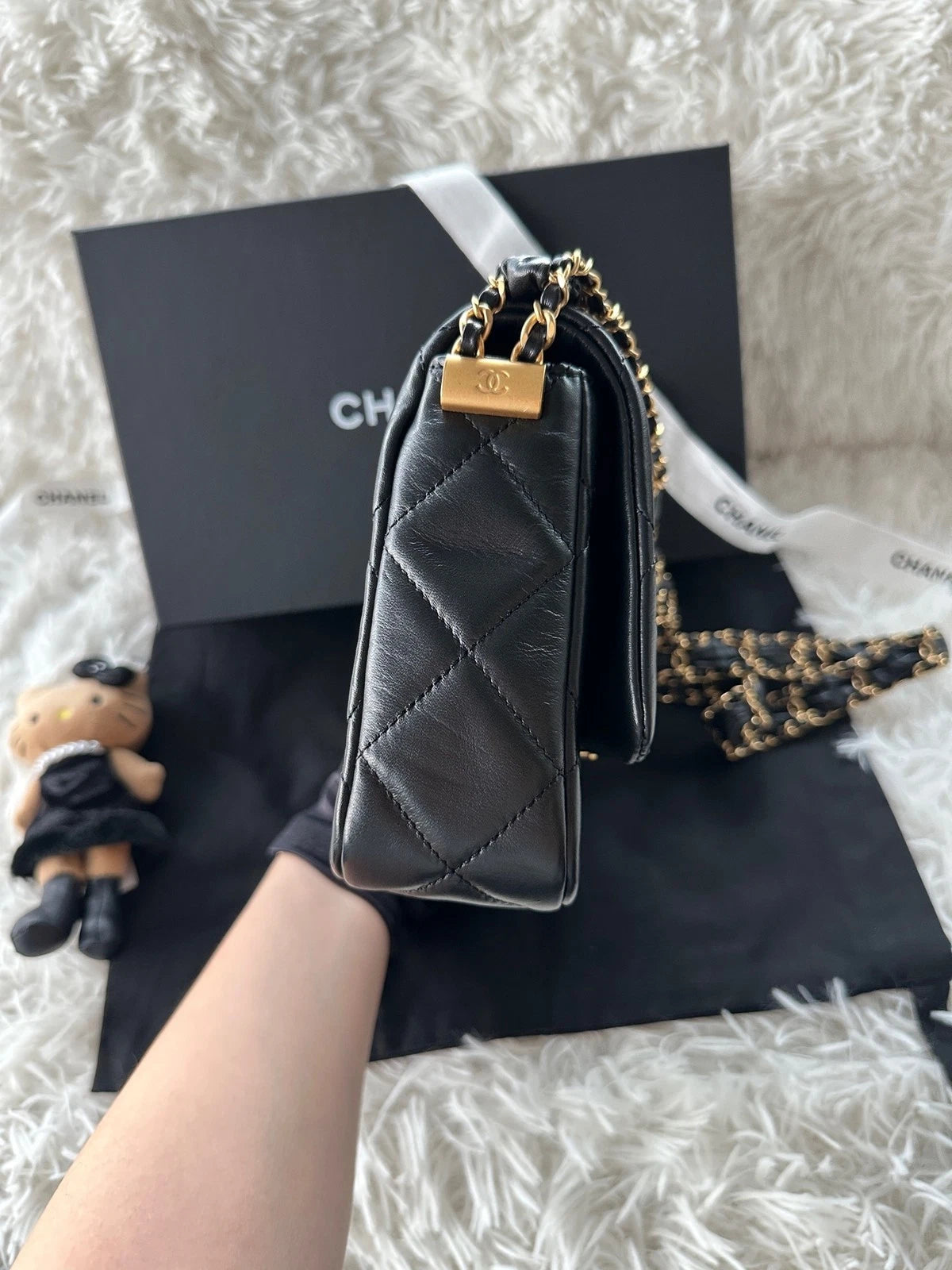 CHANEL 19Bag Black Gold Wrinkled Calfskin Shoulder Bag For Women