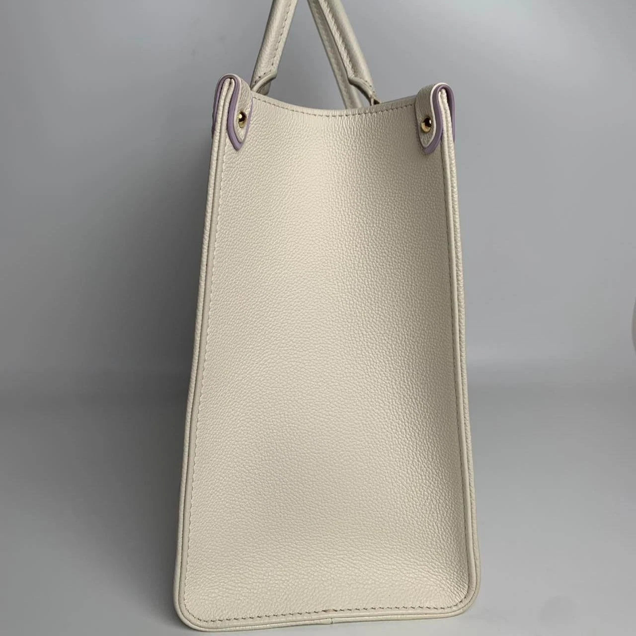 SJ0001 Louis Vuitton OnTheGo MM in Cream and Lilac Monogram Empreinte Leather Z