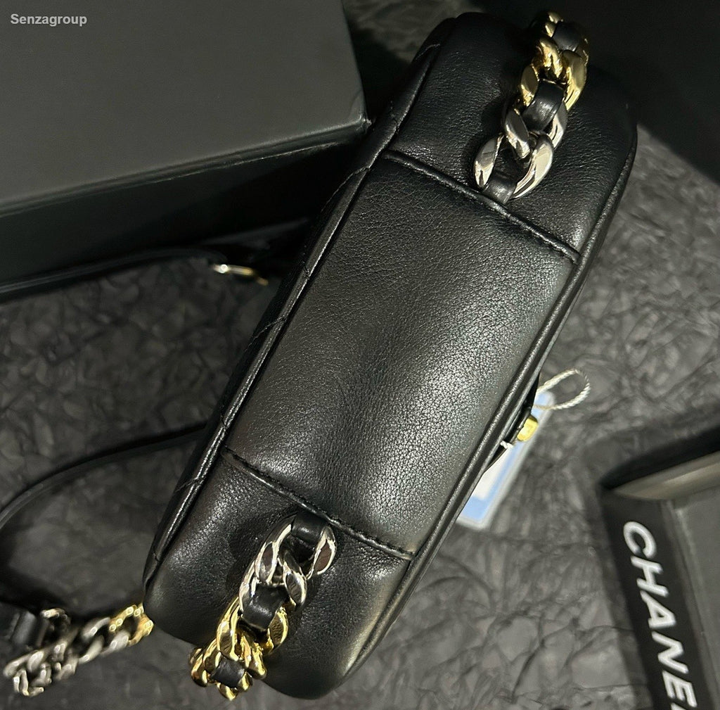 Chanel Diamond Calfskin Messenger Chain Shoulder Bag Crossbody Black Gold Women