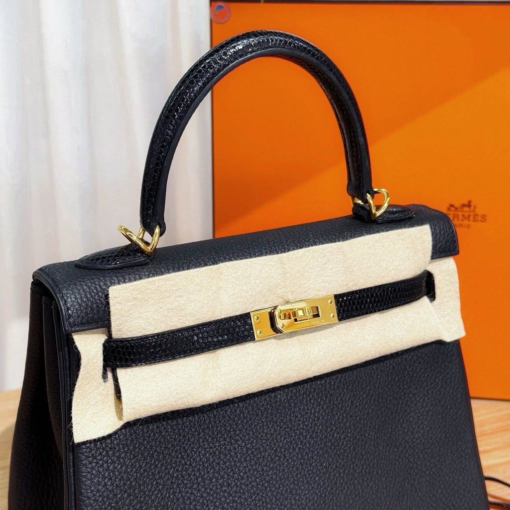 Hermes Kelly25 Black Gold Togo Leather Top Handle Bag Excellent