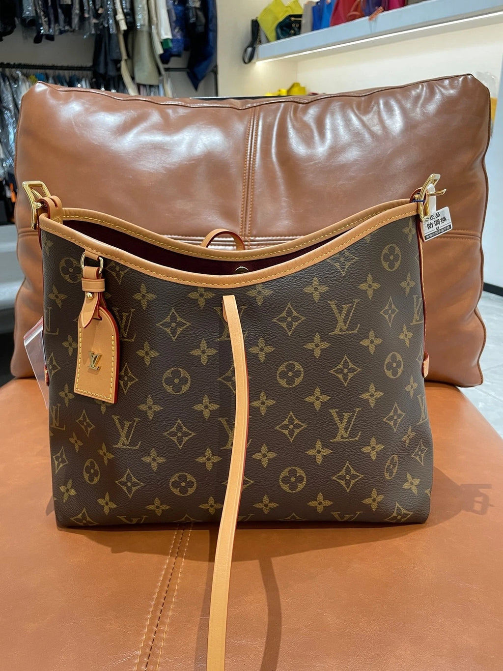 Louis Vuitton Carryall Monogram Canvas Tote Bag Excellent