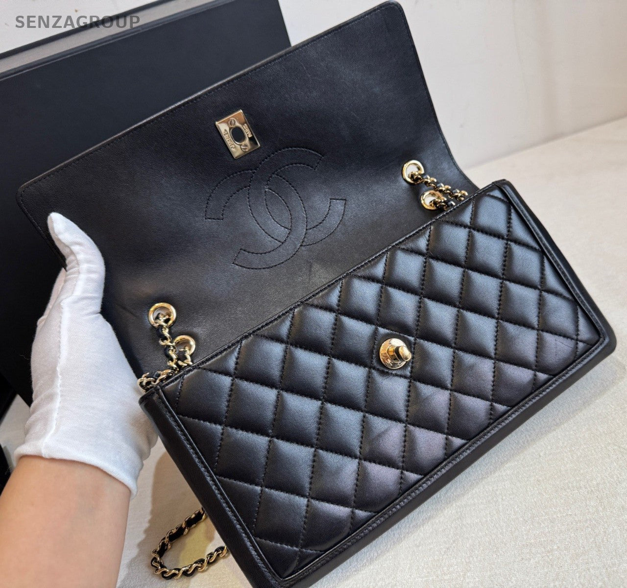 Chanel Diamond Lambskin Chain Shoulder Bag Crossbody Black Gold Women Classic