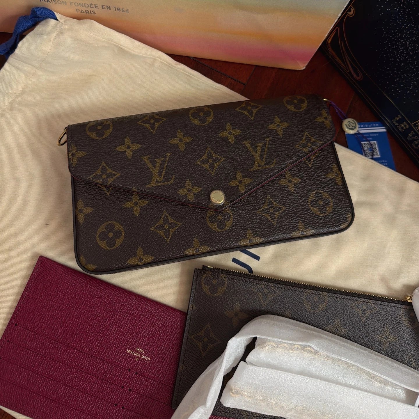 New Louis Vuitton Pochette Felicie Monogram Canvas Gold Chain Shoulder Crossbody