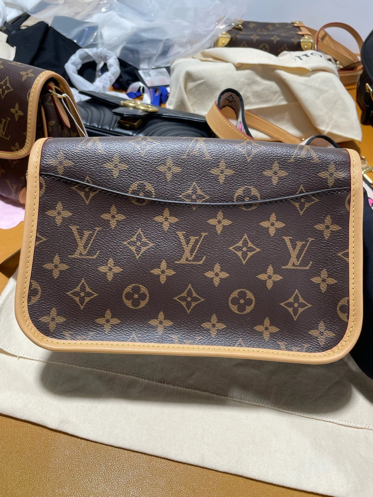 New Original Louis Vuitton Black Baguette Shoulder Bag For Women