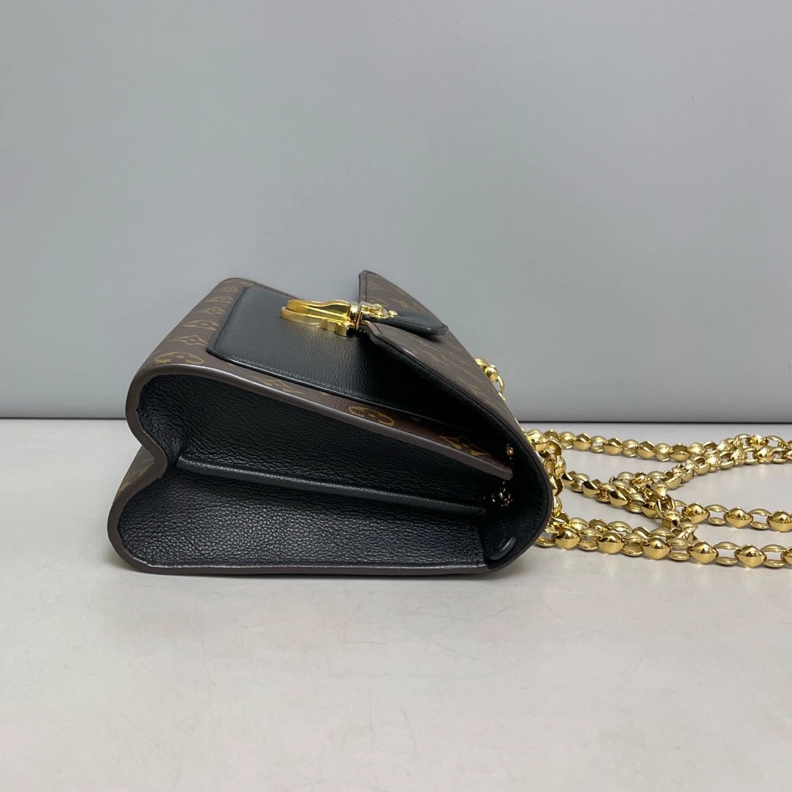 Authentic Louis Vuitton Victoire Chain Monogram Shoulder Bag Brown GHW