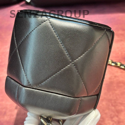 Chanel Métiers d'Art Black Gold Cosmetic Case Chain Shoulder Bag