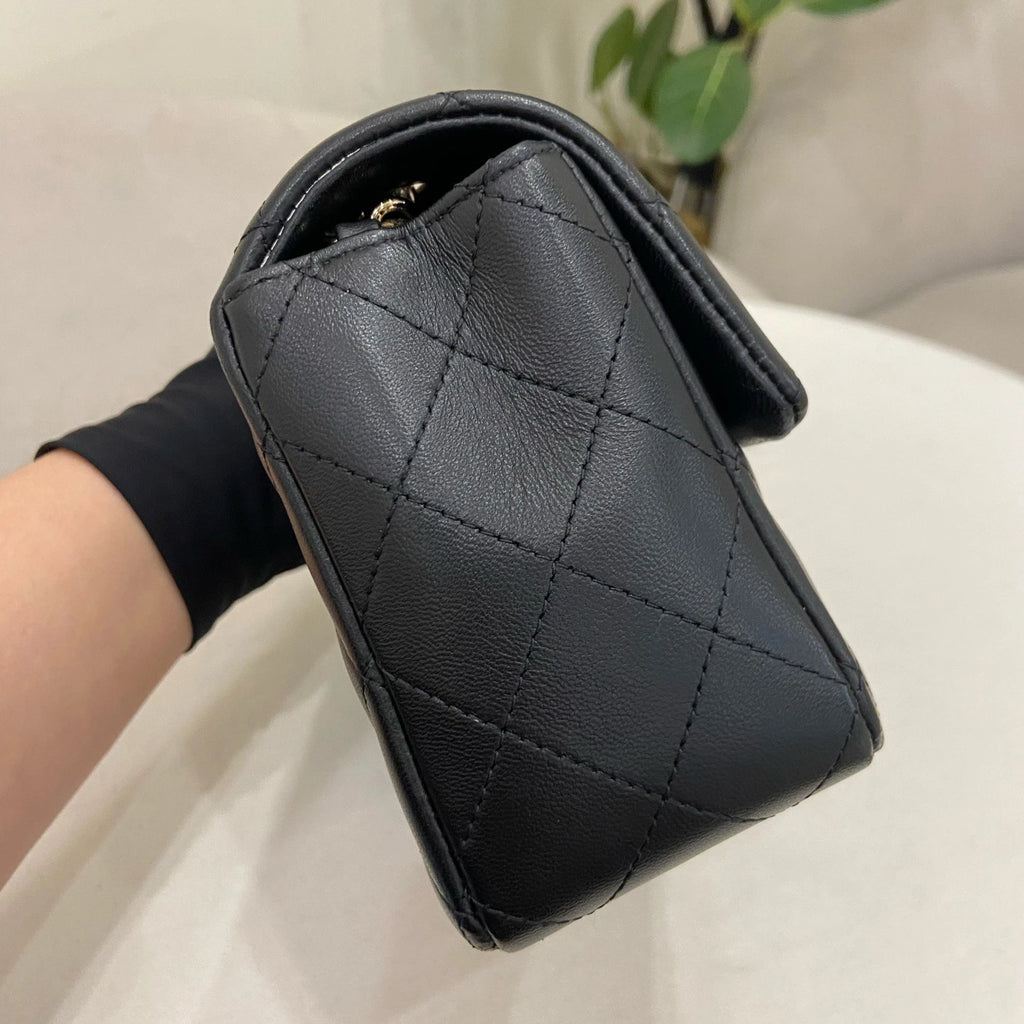 Chanel Classic Flap Mini Chain Shoulder Crossbody Black White Women Fashion
