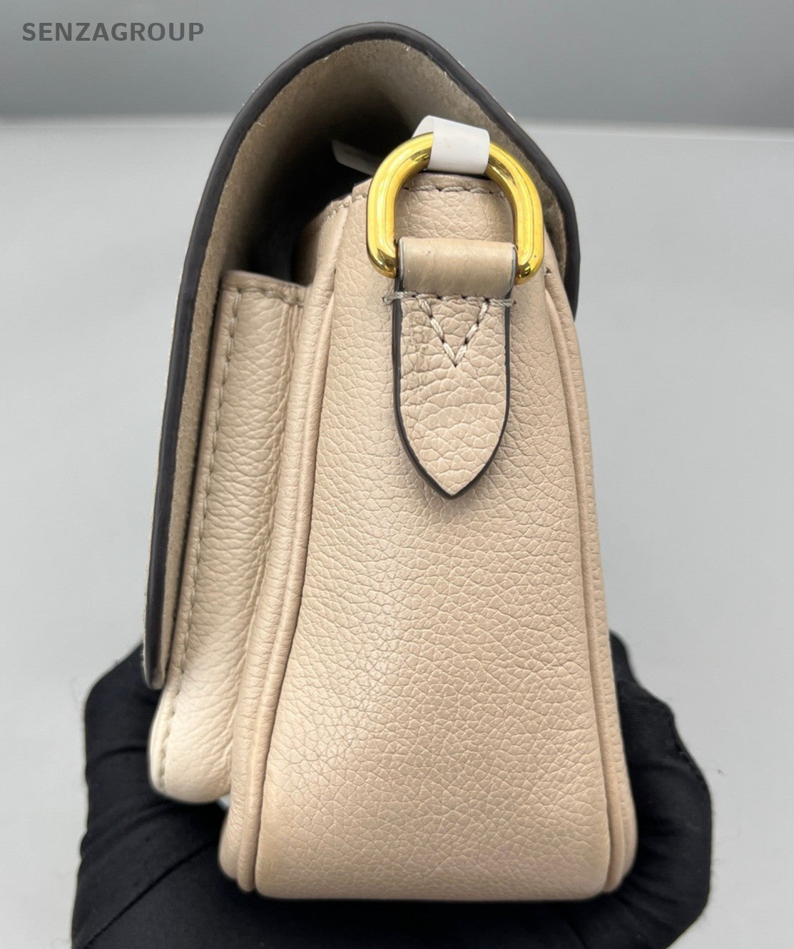 Louis Vuitton Lockme Chain Shoulder Bag Milky Tea Color Gold Women Classic