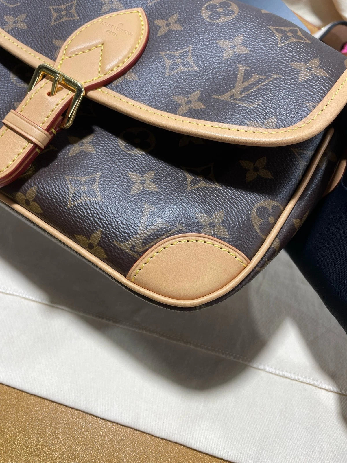 New Original Louis Vuitton Black Baguette Shoulder Bag For Women