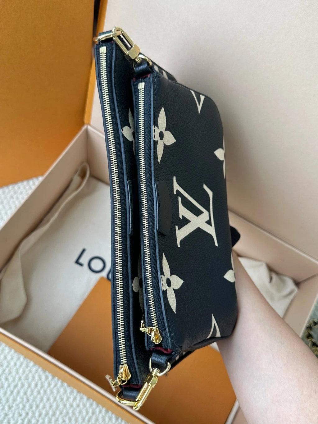 Louis Vuitton Multi Pochette Accessoires Black White Monogram Crossbody