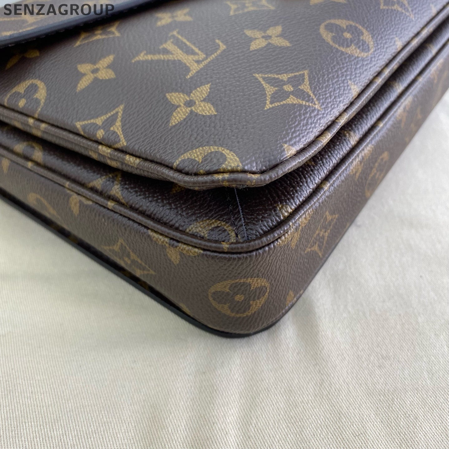 Louis Vuitton Monogram Canvas Pochette Métis Messenger Bag Brown