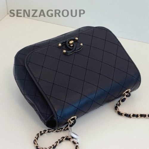 Chanel Diamond Chain Shoulder Bag Crossbody Black Gold Women Classic Fashion