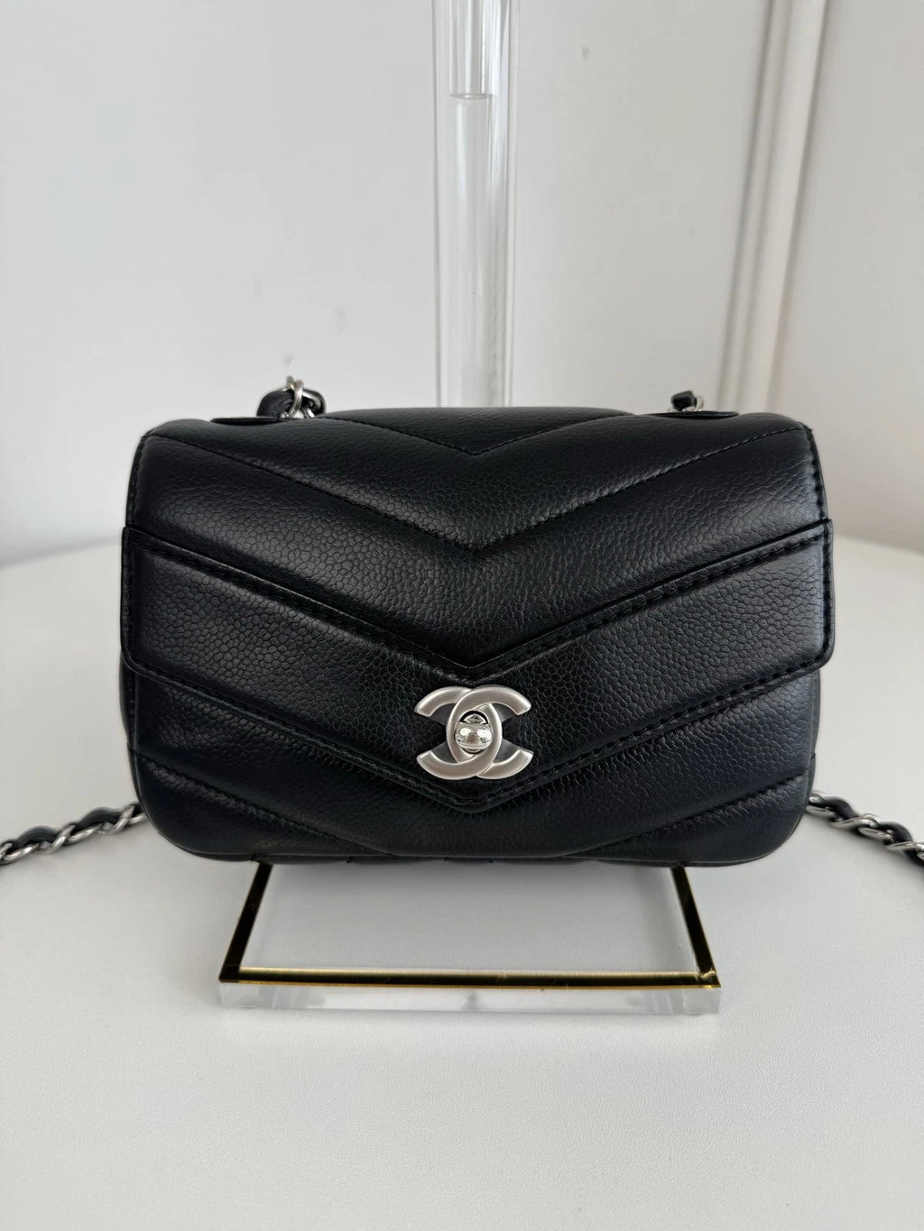 Chanel Chevron Calfskin Mini Chain Black Shoulder Bag Crossbody Silver Hardware