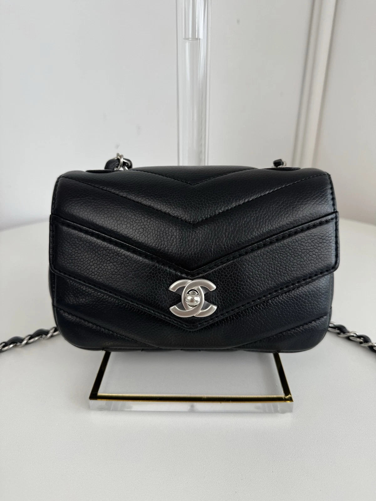 Chanel Chevron Calfskin Mini Chain Black Shoulder Bag Crossbody Silver Hardware