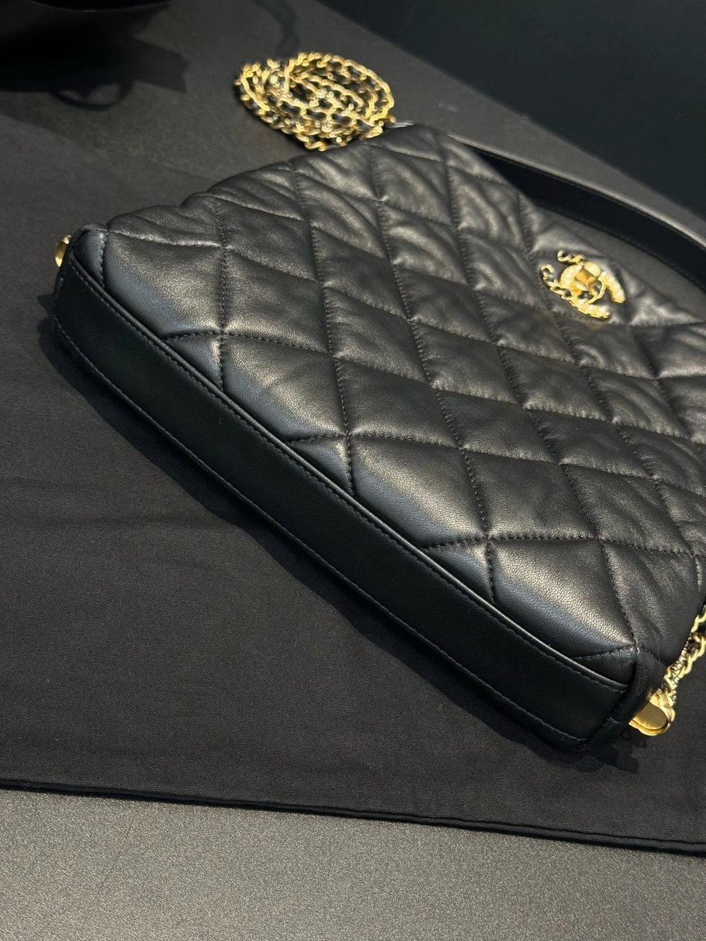 CHANEL Black Tote Chain Shoulder Handbag for Women