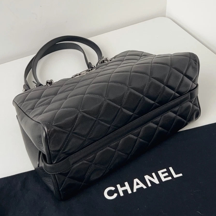 Excellent Chanel Diamond Black Tote Silver Hardware Chain Shoulder Bag