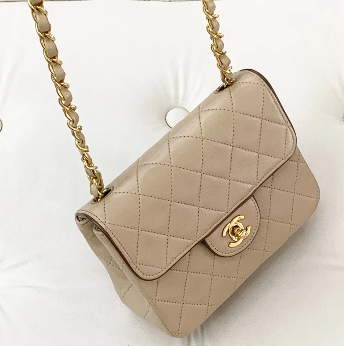Chanel Vintage Lambskin Shoulder Bag Crossbody Bag Women S