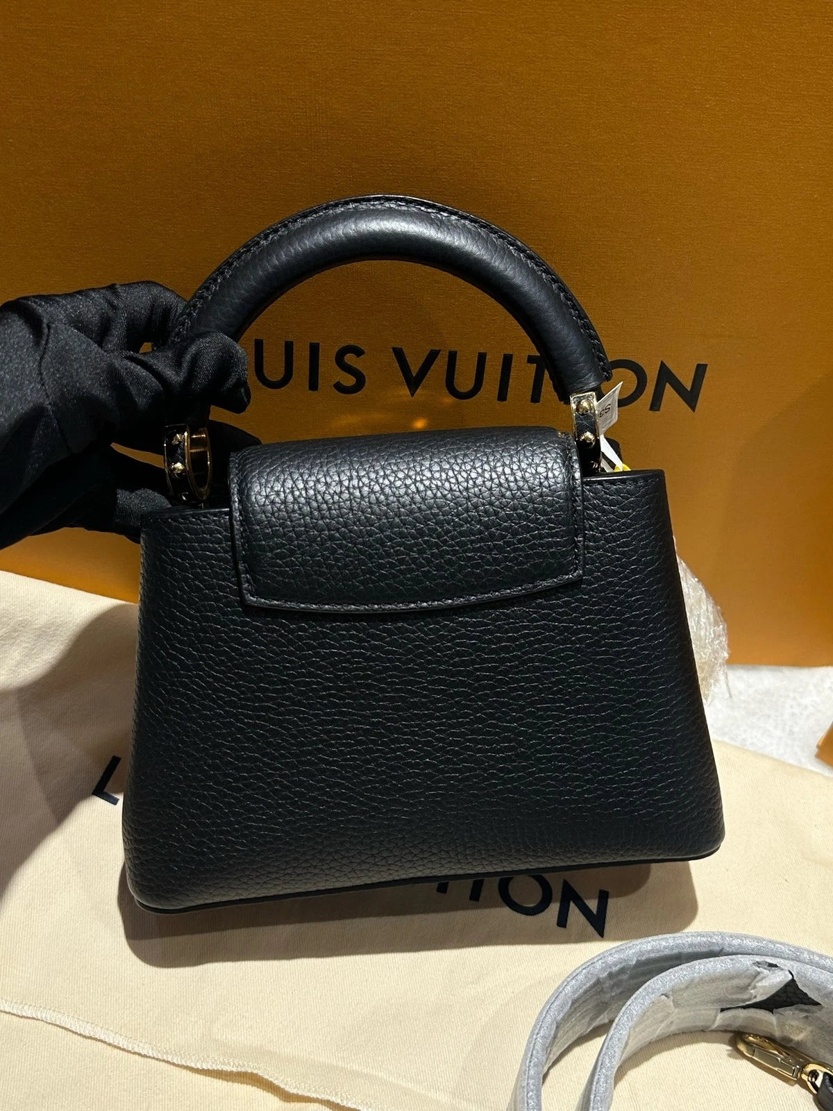 Louis Vuitton Capucines Black Shoulder Bag Excellent