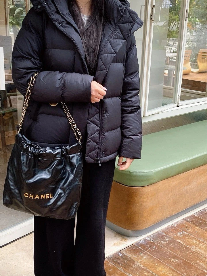 CHANEL 22Bag Small Tote Black Calfskin Gold Hardware For Women
