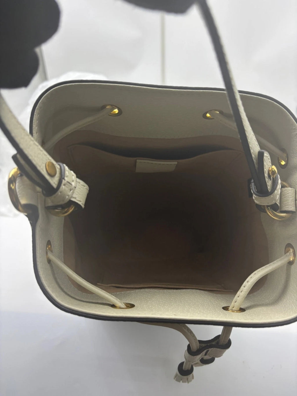 GUCCI White Bucket Bag for Women