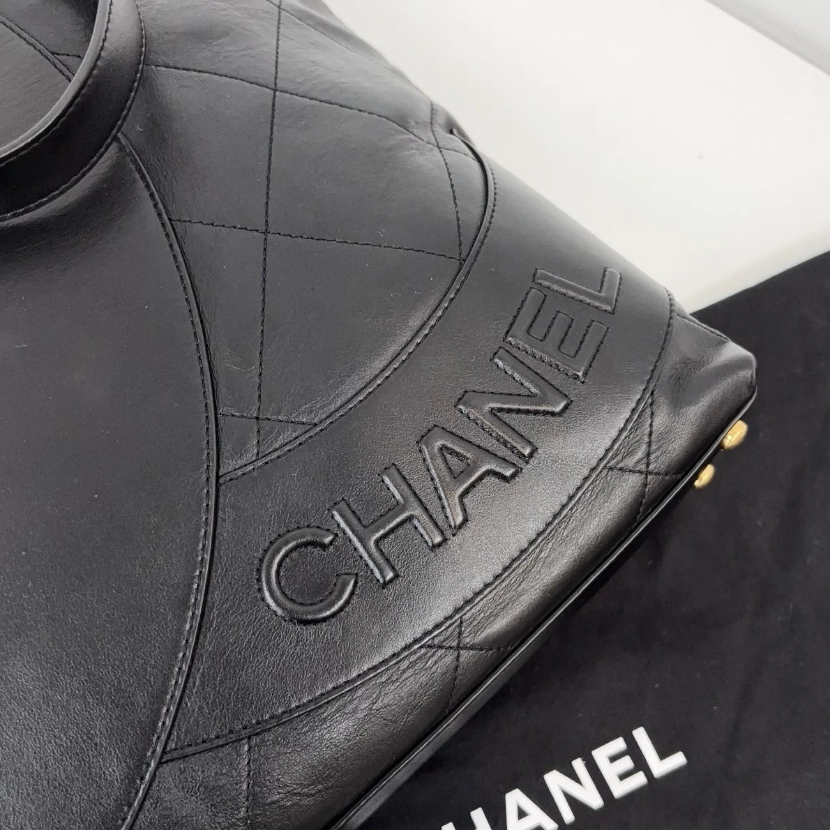 Vintage Chanel CC Logo Tote Black Handbag Shoulder Bag Chip Version GHW