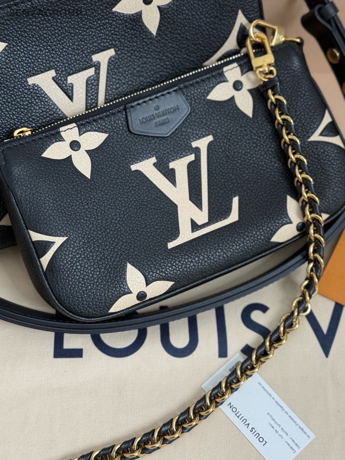 Louis Vuitton Pochette Accessoires Monogram Shoulder bag Chain Black Leather