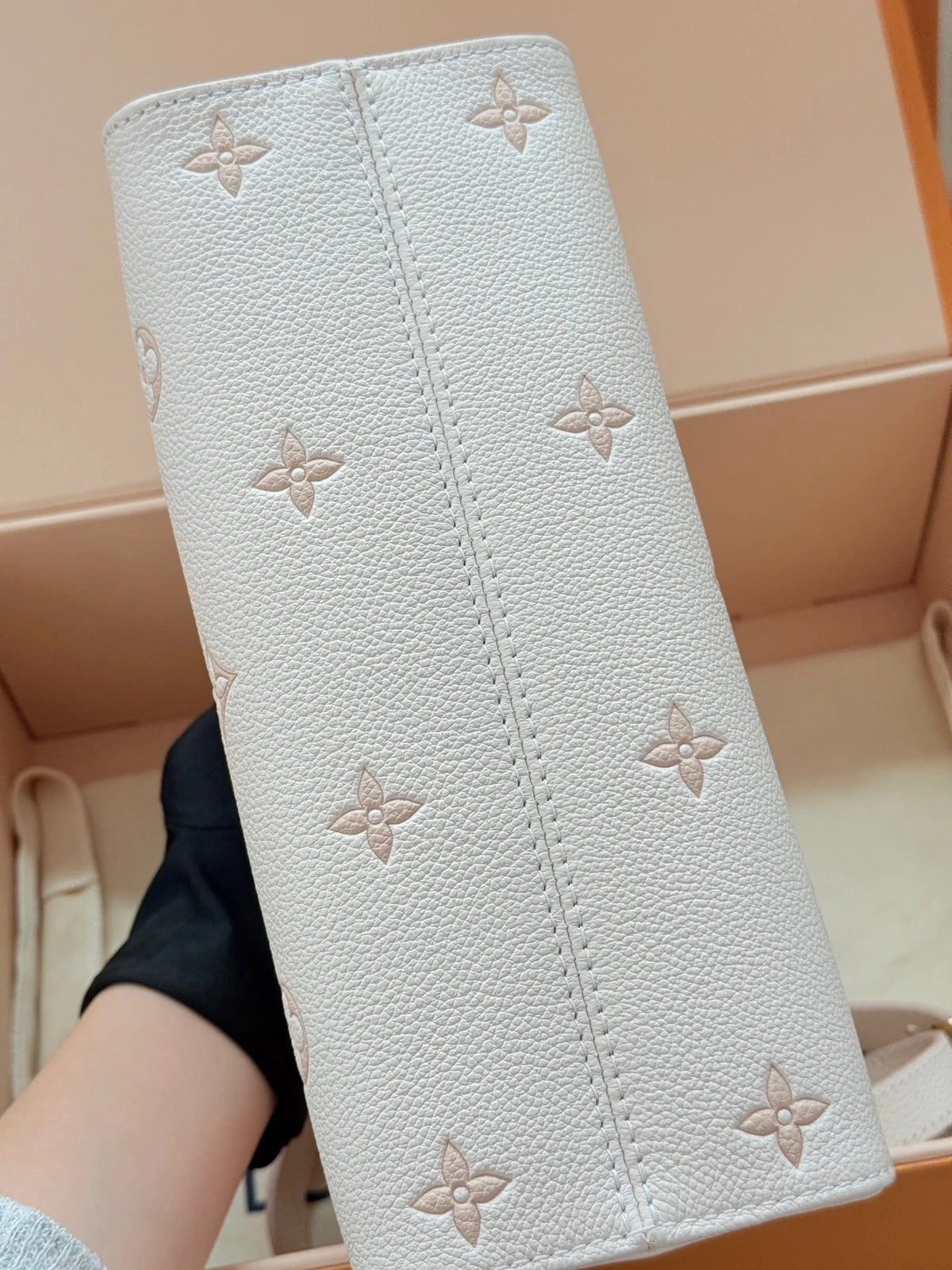 Louis Vuitton OnTheGo Leather Tote Bag Excellent