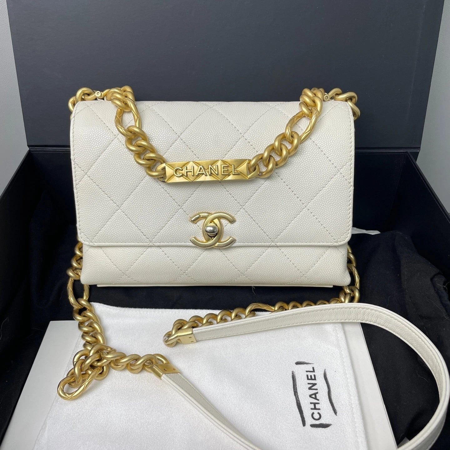 CHANEL Quilted White Calfskin Top Handle Chain Bag For Women