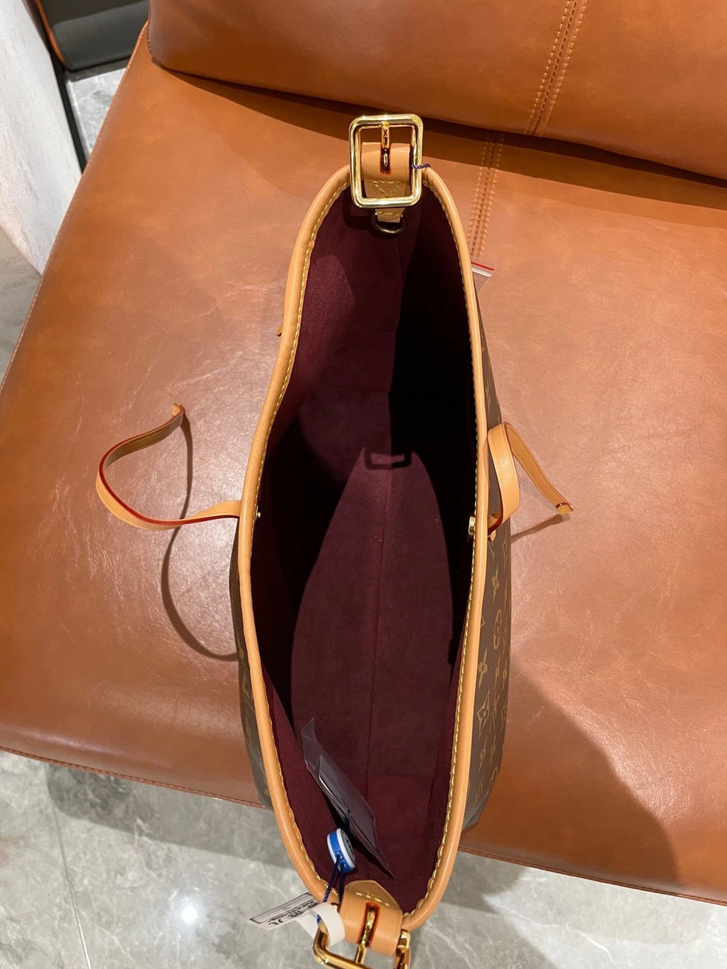 Louis Vuitton Carryall Monogram Canvas Tote Bag Excellent