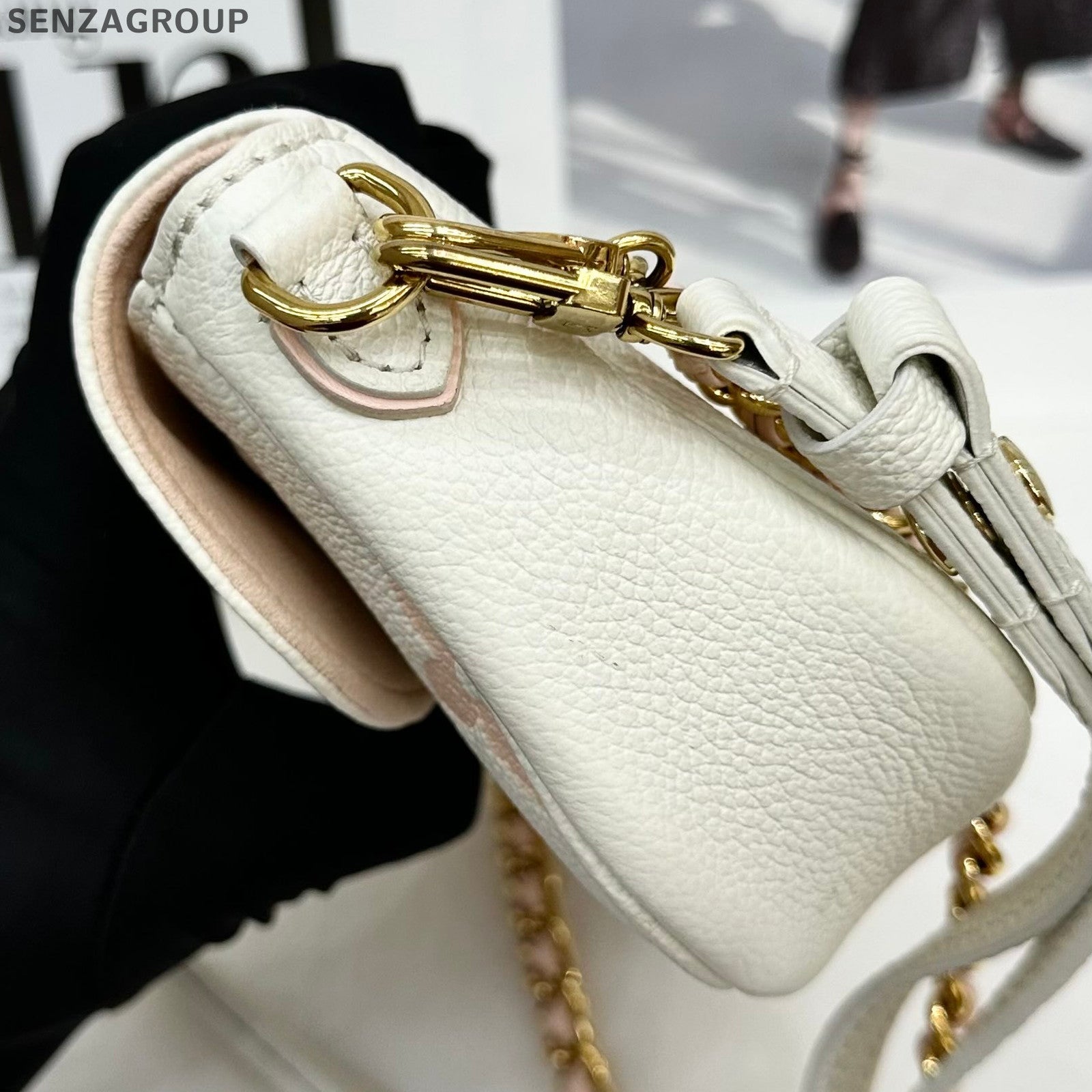 Louis Vuitton Ivy Monogram Chain Shoulder Bag White Pink