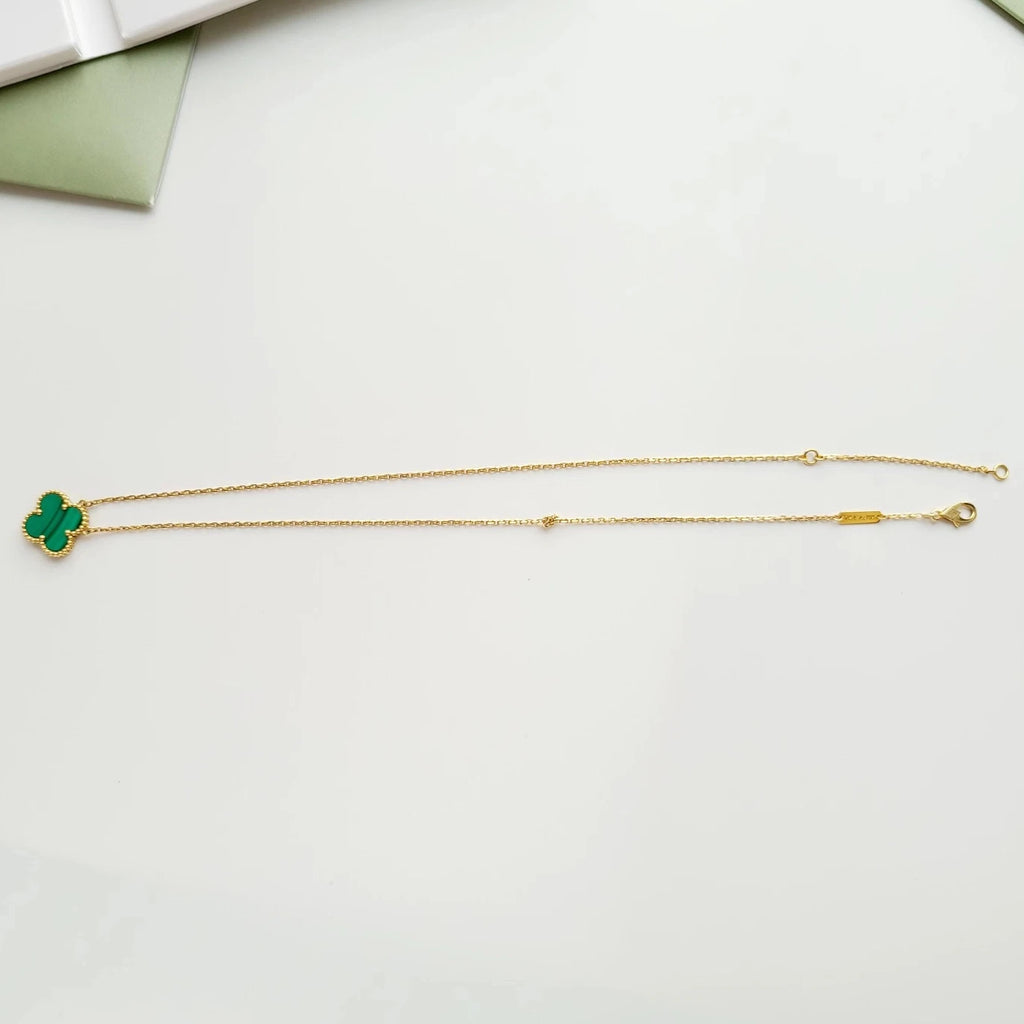Van Cleef &amp; Arpels Vintage Alhambra Necklace 18K YG Green Malachite Pendant